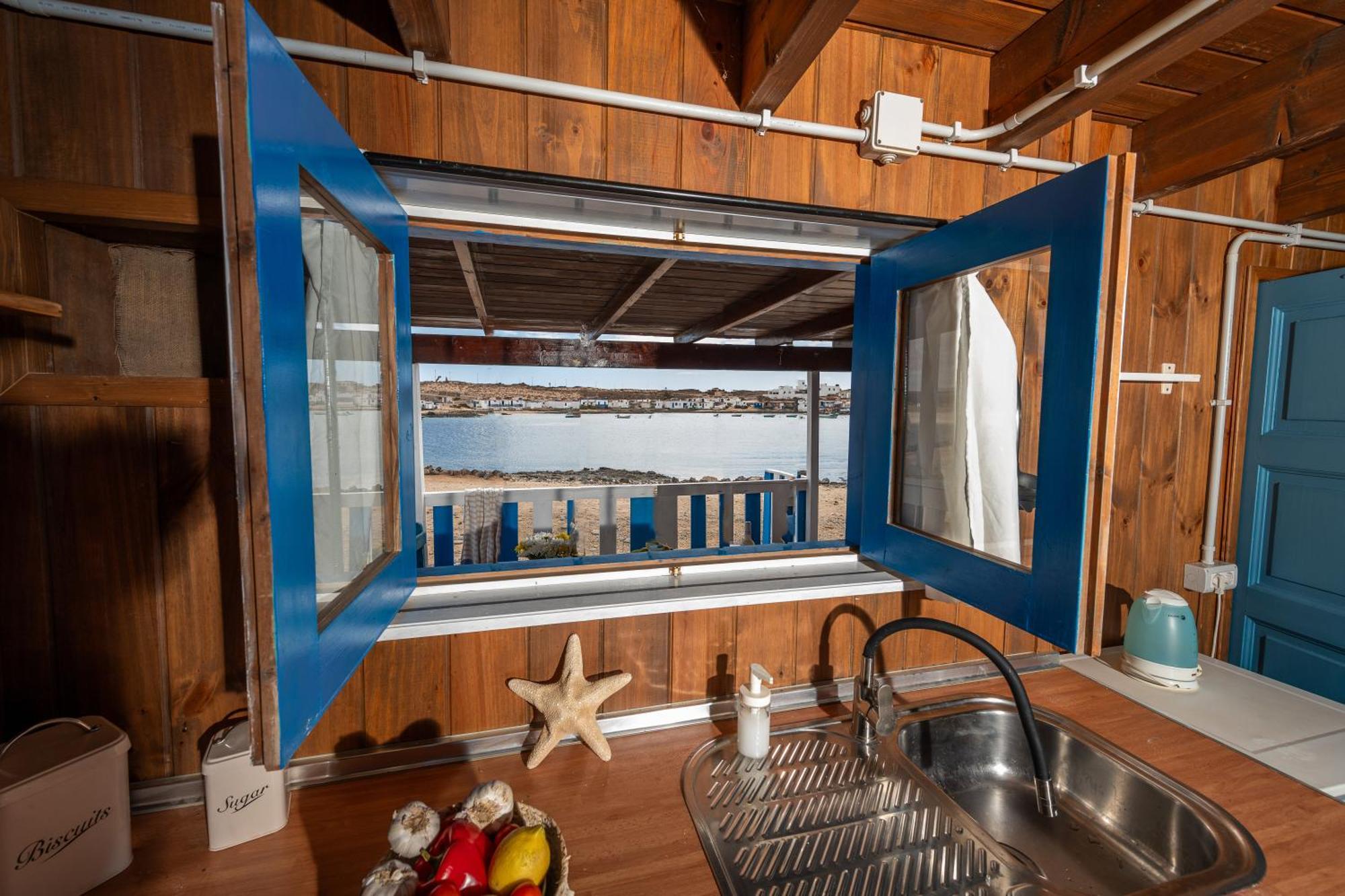 Cabin In Front Of Idyllic Majanicho Beach Bagian luar foto