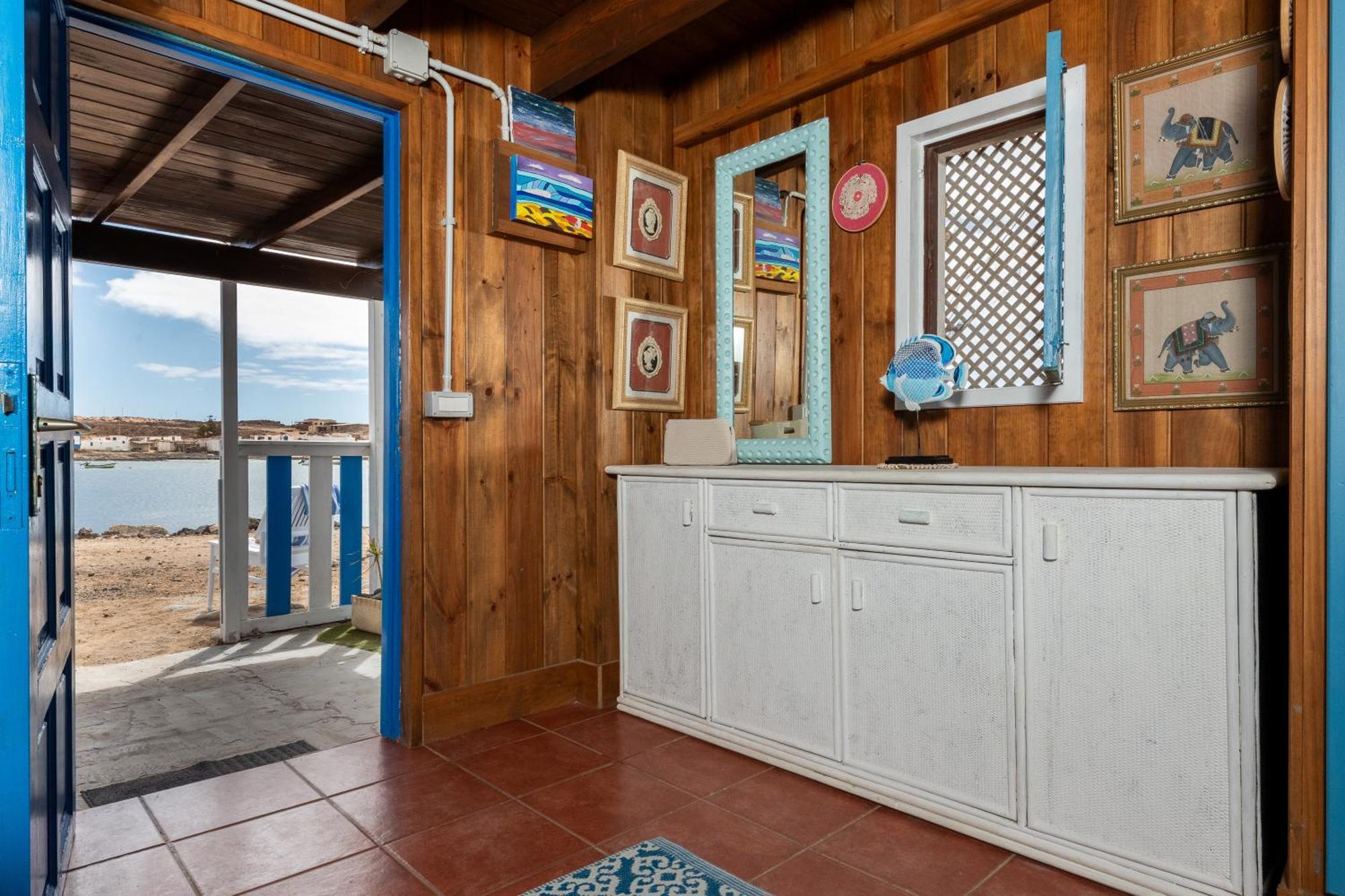 Cabin In Front Of Idyllic Majanicho Beach Bagian luar foto